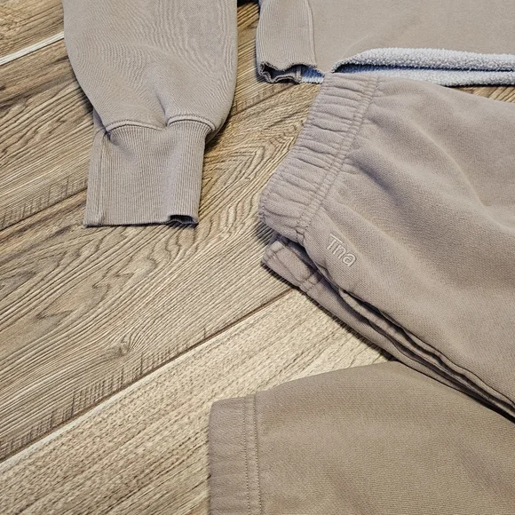 TNA Cozy AF fleece sweatpants sweater brown medium Aritzia sweatsuit sweats top - Picture 2 of 4